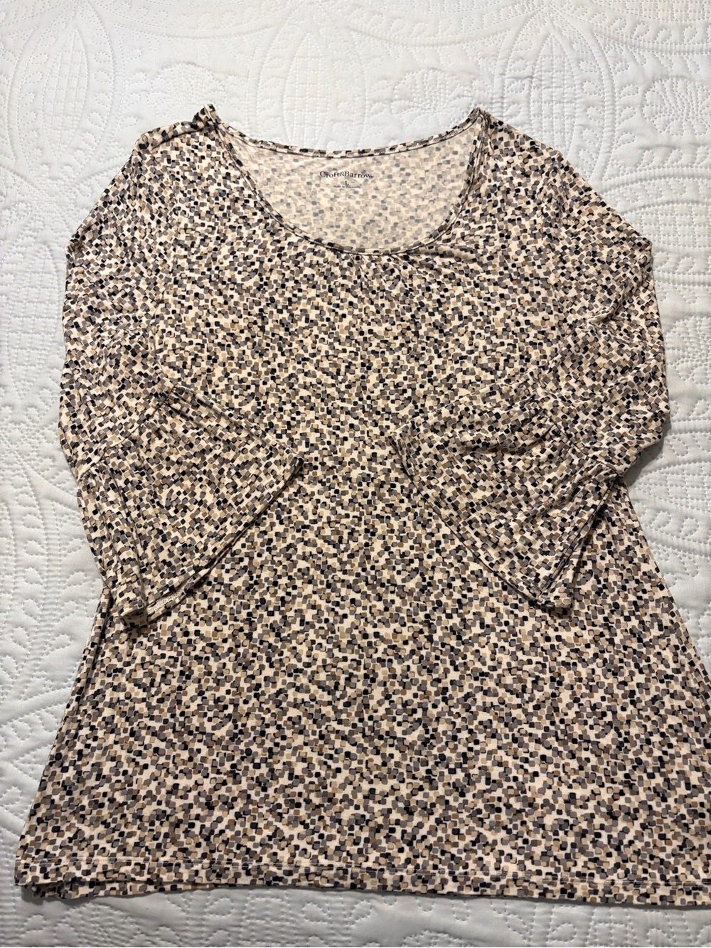croft & barrow Women’s Beige, Gray and Black Printed Long Sleeve Scoop Neck Top